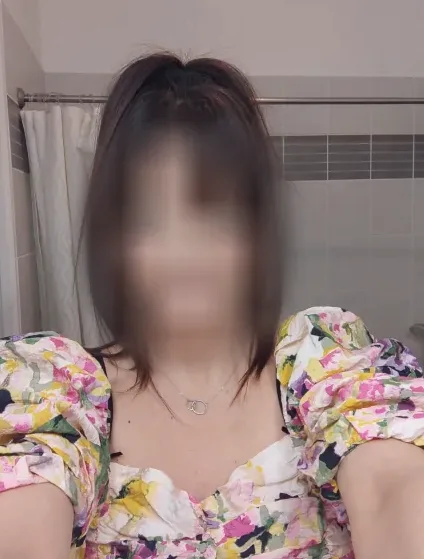 Amira, 39