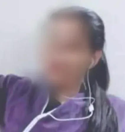Amira, 39