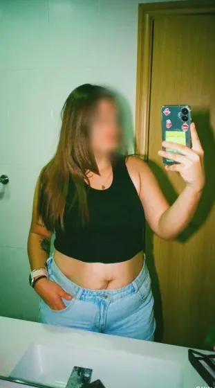 Ella, 28
