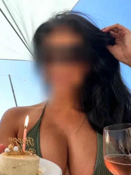 Ellen, 40