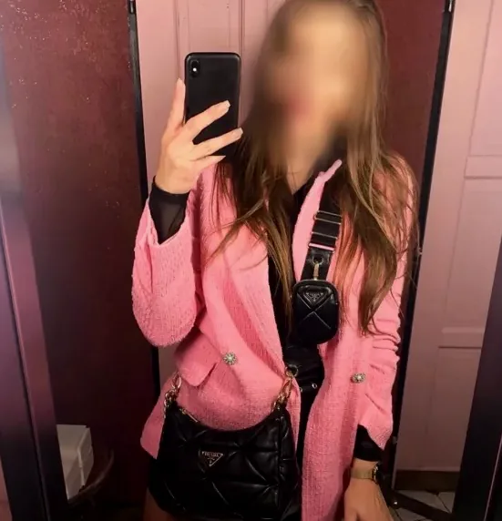 Ivana, 33