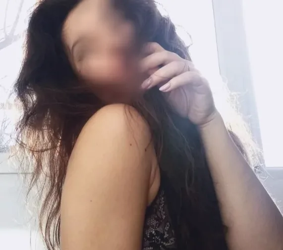 Kamilla, 35