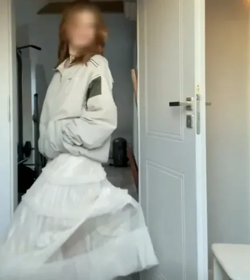 Karoline, 20