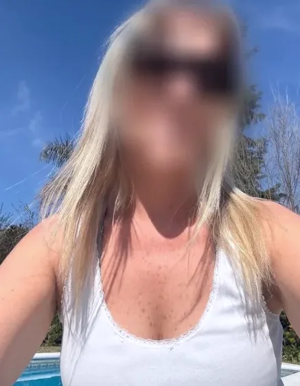 Laura, 40