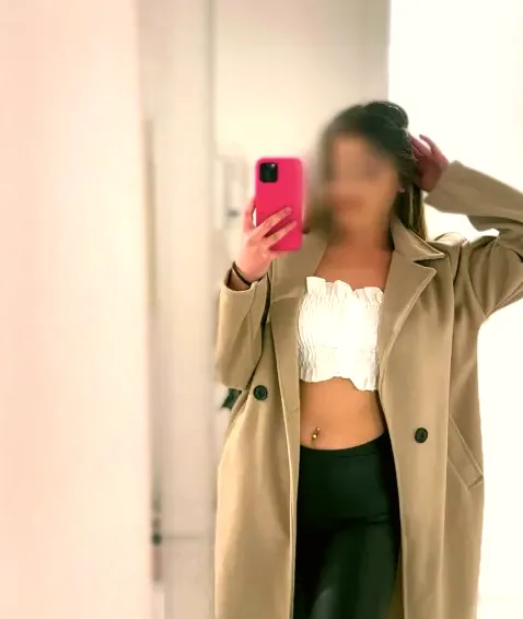 Lejla, 19