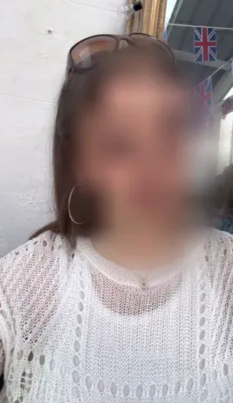Sara, 26