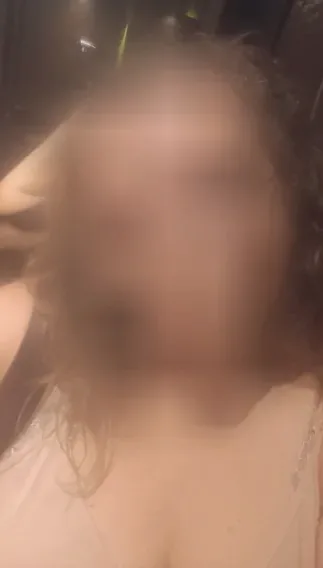 Sara, 39
